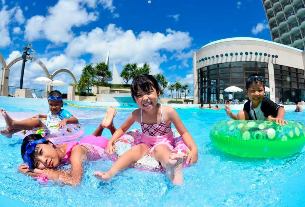 浅瀬の子供用プール