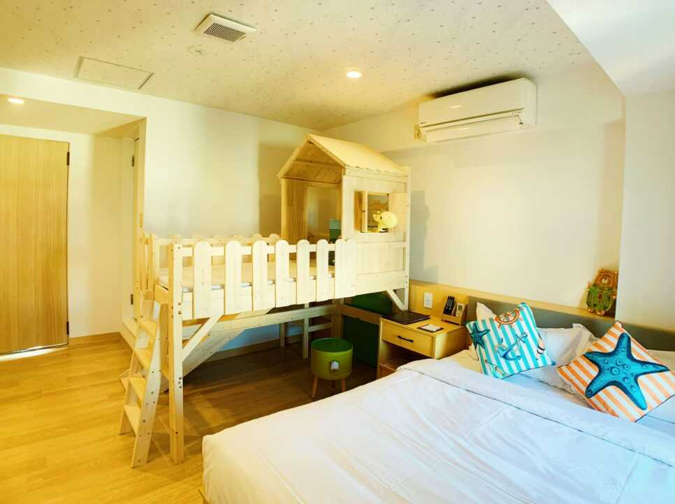 滑り台付きの2段ベッド