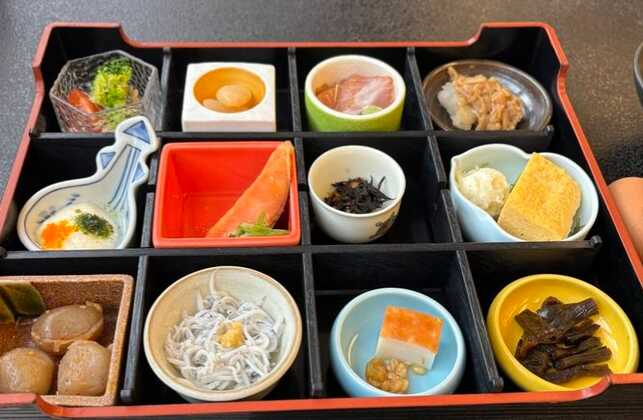 最初に配膳される料理