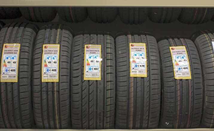 スタッドレスタイヤ